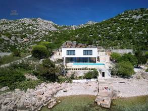 Thumbnail von Moderne Luxusvilla in erster Reihe am Meer mit Infinity-Pool und direktem Strandzugang