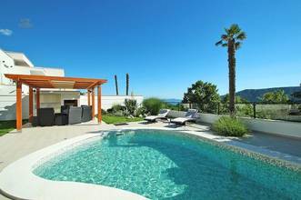 Thumbnail von Moderne Villa mit Pool, Sauna und Meerblick