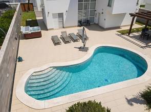 Thumbnail von Moderne Villa mit Pool, Sauna und Meerblick