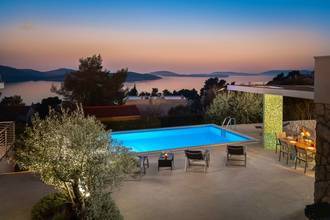 Thumbnail von Mediterrane Neubauvilla mit beheiztem Pool und Panoramablick auf das Meer