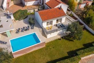 Thumbnail von Mediterrane Neubauvilla mit beheiztem Pool und Panoramablick auf das Meer