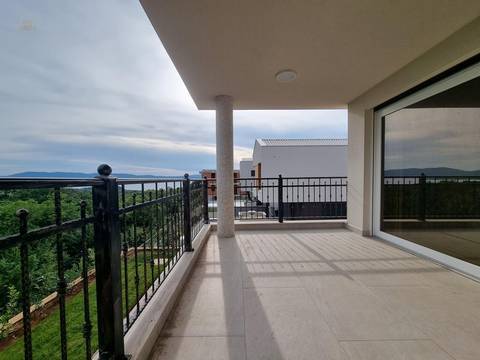 Moderne Wohnung mit Meerblick und zwei Balkonen