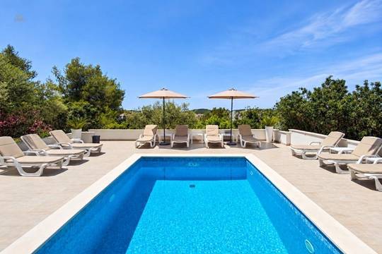 Möblierte Wohnung mit Meerblick, Community-Pool und Stellplatz