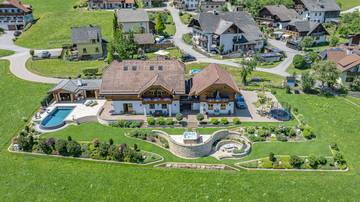 Thumbnail von Einzigartige Landhausvilla mit Pool und unverbaubarem Seeblick