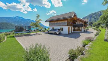 Thumbnail von Einzigartige Landhausvilla mit Pool und unverbaubarem Seeblick