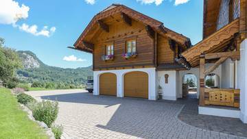 Thumbnail von Einzigartige Landhausvilla mit Pool und unverbaubarem Seeblick