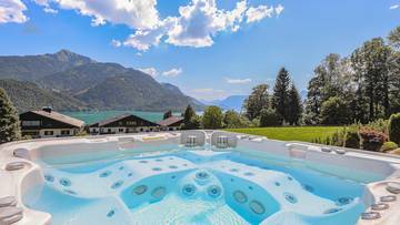 Thumbnail von Einzigartige Landhausvilla mit Pool und unverbaubarem Seeblick