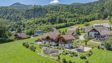 Thumbnail von Einzigartige Landhausvilla mit Pool und unverbaubarem Seeblick