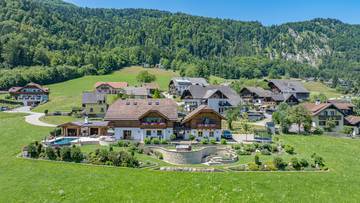 Thumbnail von Einzigartige Landhausvilla mit Pool und unverbaubarem Seeblick