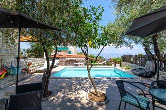 Thumbnail von Mediterrane Doppelhaushälfte mit Pool und Meerblick