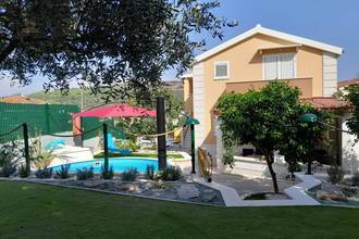 Thumbnail von Familienhaus mit Pool und Meerblick, zwei separate Wohneinheiten