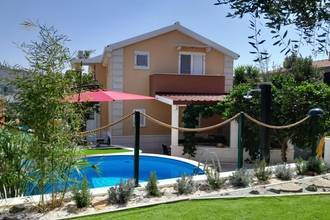 Thumbnail von Familienhaus mit Pool und Meerblick, zwei separate Wohneinheiten