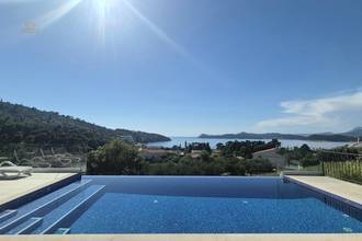 Havuzlu villa, deniz manzarası ve misafir dairesi