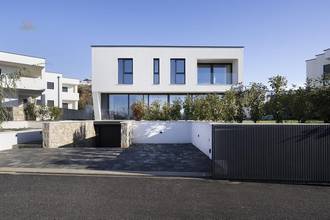Thumbnail von Moderne Villa mit Pool, Meerblick und Wellnessbereich
