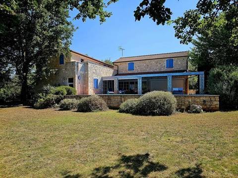 Mediterranes Haus mit Pool und zwei Apartments in ruhiger Lage