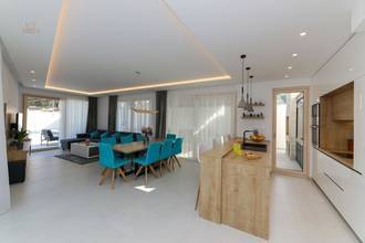 Thumbnail von Moderne Villa mit beheiztem Pool, Sauna und Meerblick