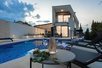 Thumbnail von Moderne Villa mit beheiztem Pool, Sauna und Meerblick