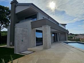 Moderne Villa mit Swimmingpool