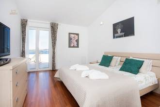 Thumbnail von Mediterrane Villa mit Pool und Panorama-Meerblick, Region Sibenik