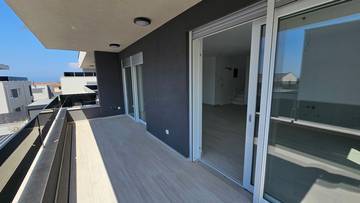 Thumbnail von Modernes Penthouse mit Dachterrasse und Meerblick