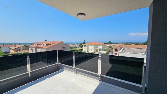 Neubau-Penthouse mit privater Dachterrasse und Meerblick