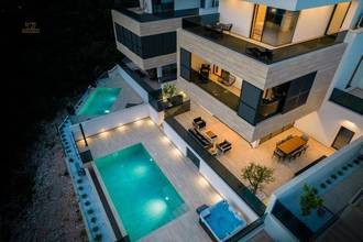 Thumbnail von Moderne Neubau-Villa mit Swimmingpool und Meerblick