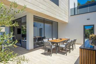 Thumbnail von Moderne Neubau-Villa mit Swimmingpool und Meerblick