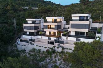 Thumbnail von Moderne Neubau-Villa mit Swimmingpool und Meerblick