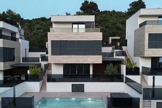 Thumbnail von Moderne Neubau-Villa mit Swimmingpool und Meerblick