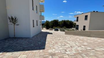Thumbnail von Neubauwohnung mit Meerblick, Terrasse und Aufzug nahe Strand und Zentrum