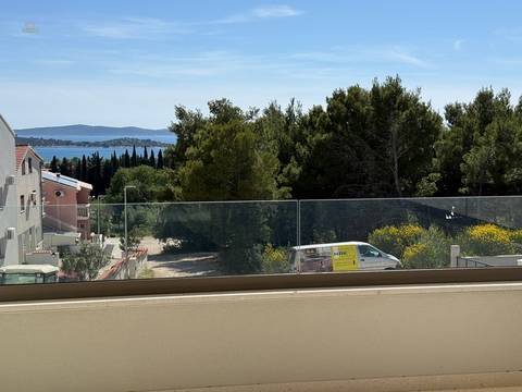 Neubauwohnung mit Meerblick, Terrasse und Aufzug nahe Strand und Zentrum
