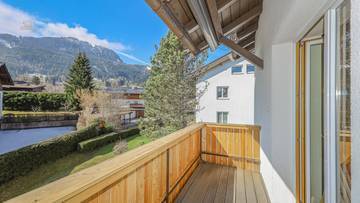 Thumbnail von Hochwertige Dachgeschosswohnung mit schönem Ausblick in Ruhelage