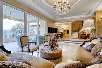 Thumbnail von Luxuriöse Maisonettewohnung in eleganter Villa mit Pool und Meerblick