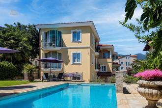 Thumbnail von Luxuriöse Maisonettewohnung in eleganter Villa mit Pool und Meerblick