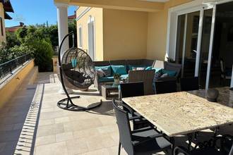 Thumbnail von Luxuriöse Maisonettewohnung in eleganter Villa mit Pool und Meerblick