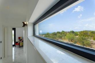 Thumbnail von Villa mit Pool und Meerblick