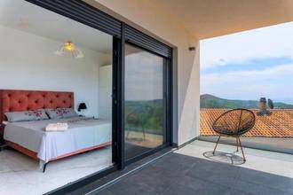 Thumbnail von Villa mit Pool und Meerblick