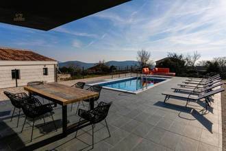 Thumbnail von Villa mit Pool und Meerblick
