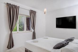 Thumbnail von Neu renovierte Erdgeschosswohnung mit Garten und Meerblick