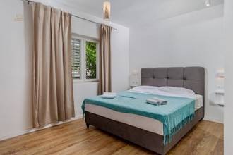 Thumbnail von Neu renovierte Erdgeschosswohnung mit Garten und Meerblick