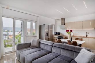 Thumbnail von Neu renovierte Erdgeschosswohnung mit Garten und Meerblick