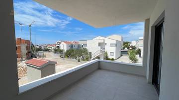 Thumbnail von Moderne Doppelhaushälften als Neubau mit Swimmingpool, Garten und Stellplätzen
