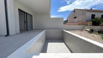 Thumbnail von Moderne Doppelhaushälften als Neubau mit Swimmingpool, Garten und Stellplätzen