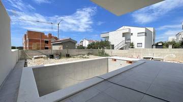 Thumbnail von Moderne Doppelhaushälften als Neubau mit Swimmingpool, Garten und Stellplätzen