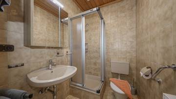 Thumbnail von Einfamilienhaus mit Privatzimmervermietung
