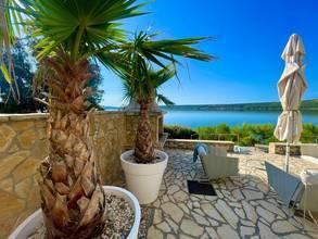 Thumbnail von Villa in erster Meereslinie mit Bootsanleger und Panoramablick