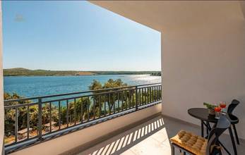 Thumbnail von Neu erbaute Luxusvilla mit Swimmingpool und Meerblick