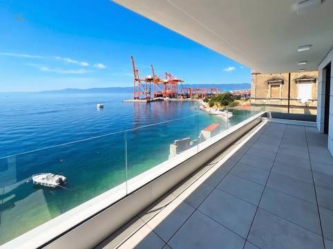 Luxuswohnung in erster Reihe am Meer mit Panoramablick
