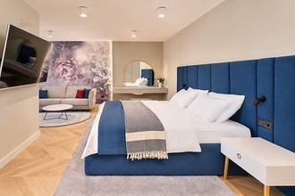 Thumbnail von Beeindruckende Luxusvilla in erster Reihe zum Meer mit Infinity-Pool und Wellnessbereich