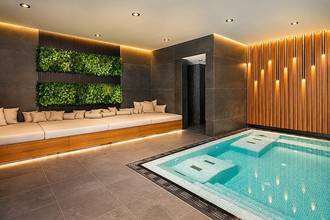 Thumbnail von Beeindruckende Luxusvilla in erster Reihe zum Meer mit Infinity-Pool und Wellnessbereich